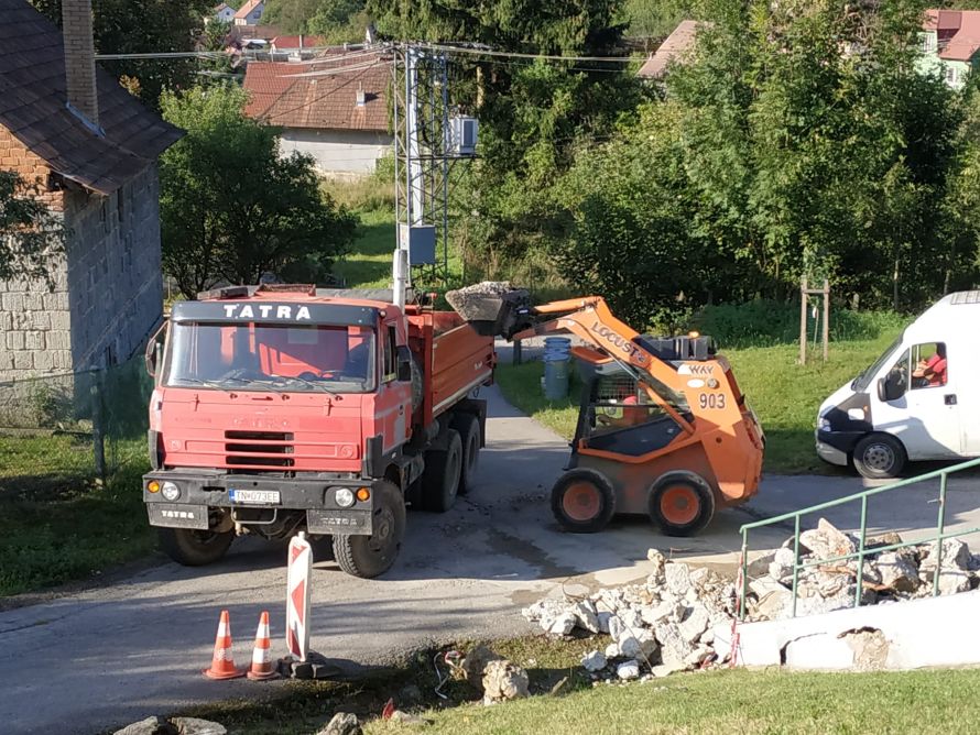 Oprava schodov do ZŠ (2023)